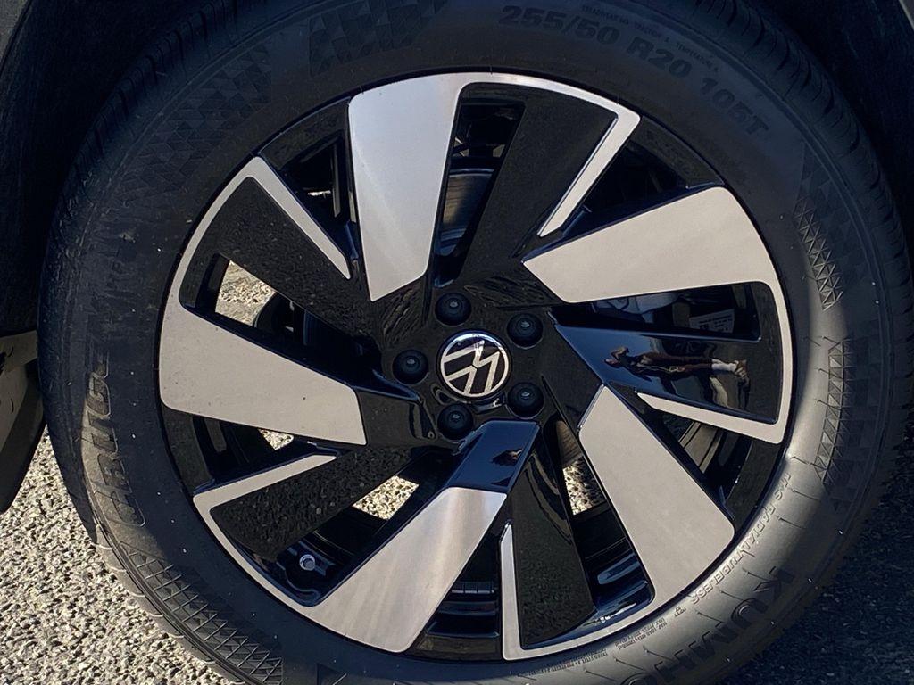 new 2026 Volkswagen Atlas Cross Sport car, priced at $41,943