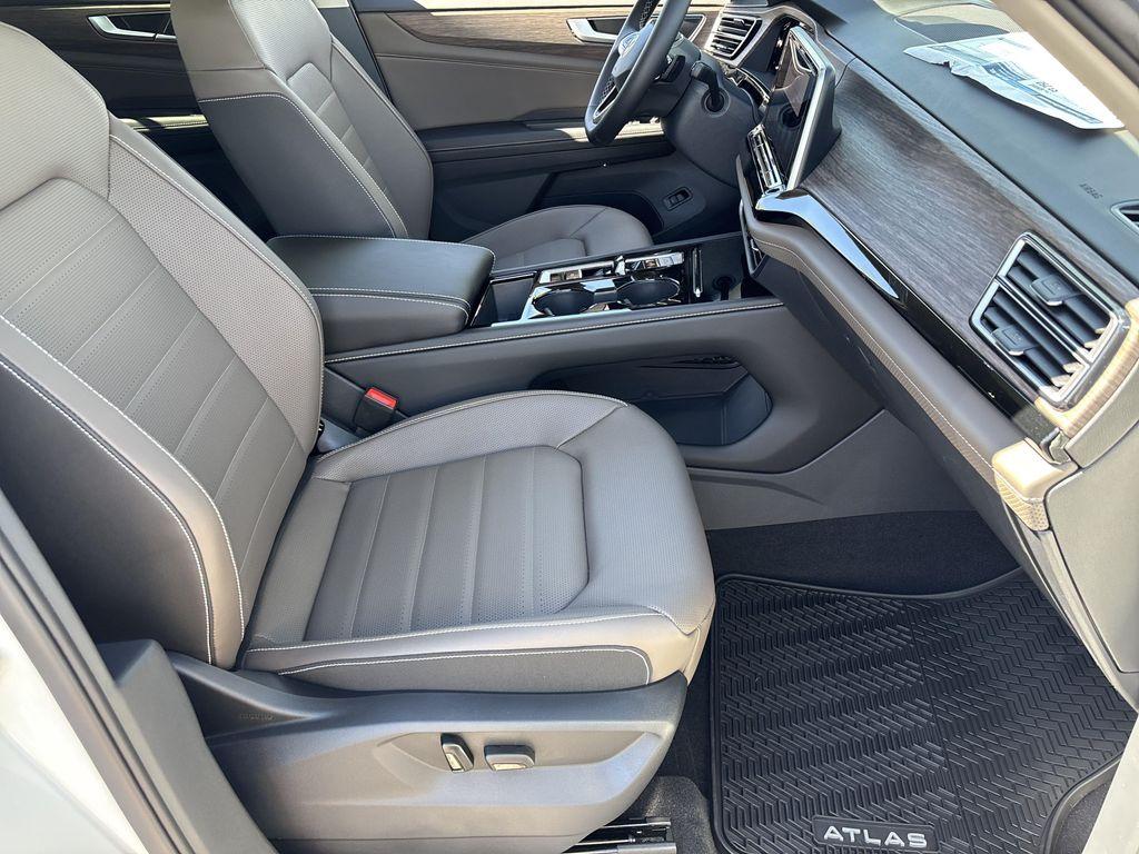 new 2026 Volkswagen Atlas car, priced at $48,111