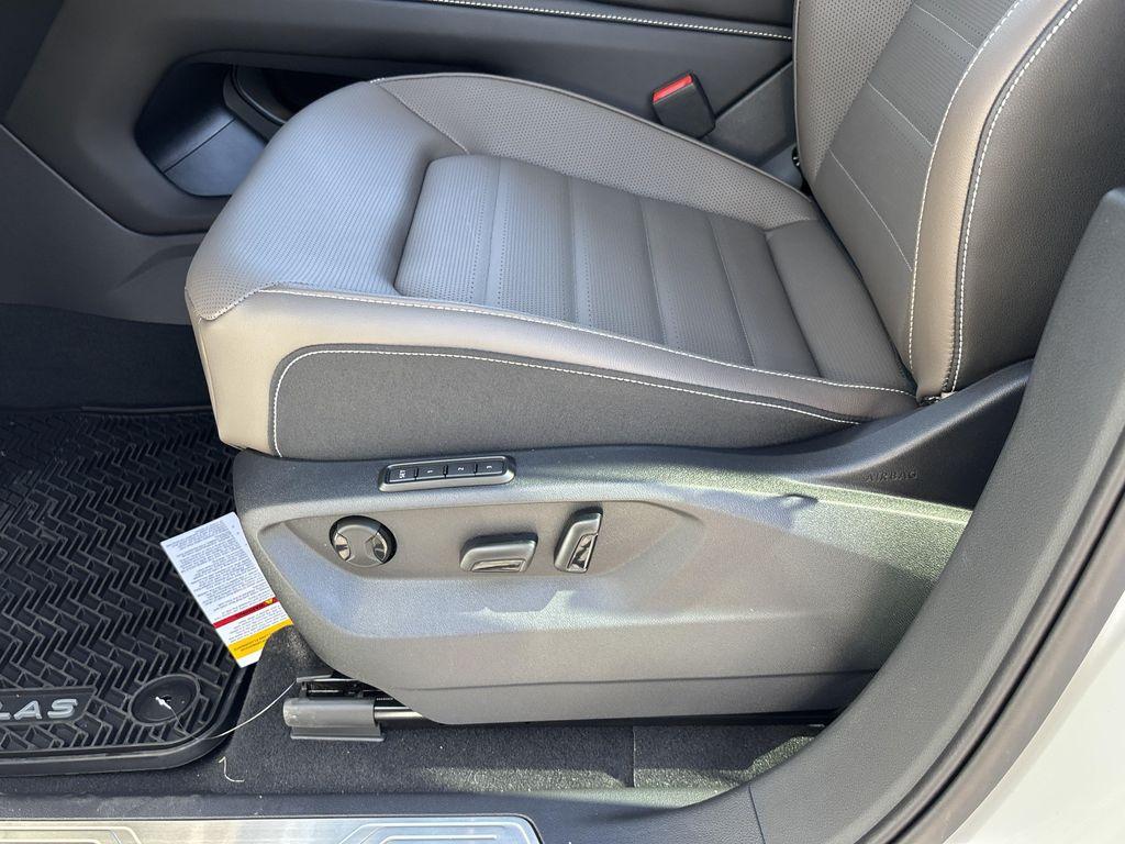 new 2026 Volkswagen Atlas car, priced at $48,111
