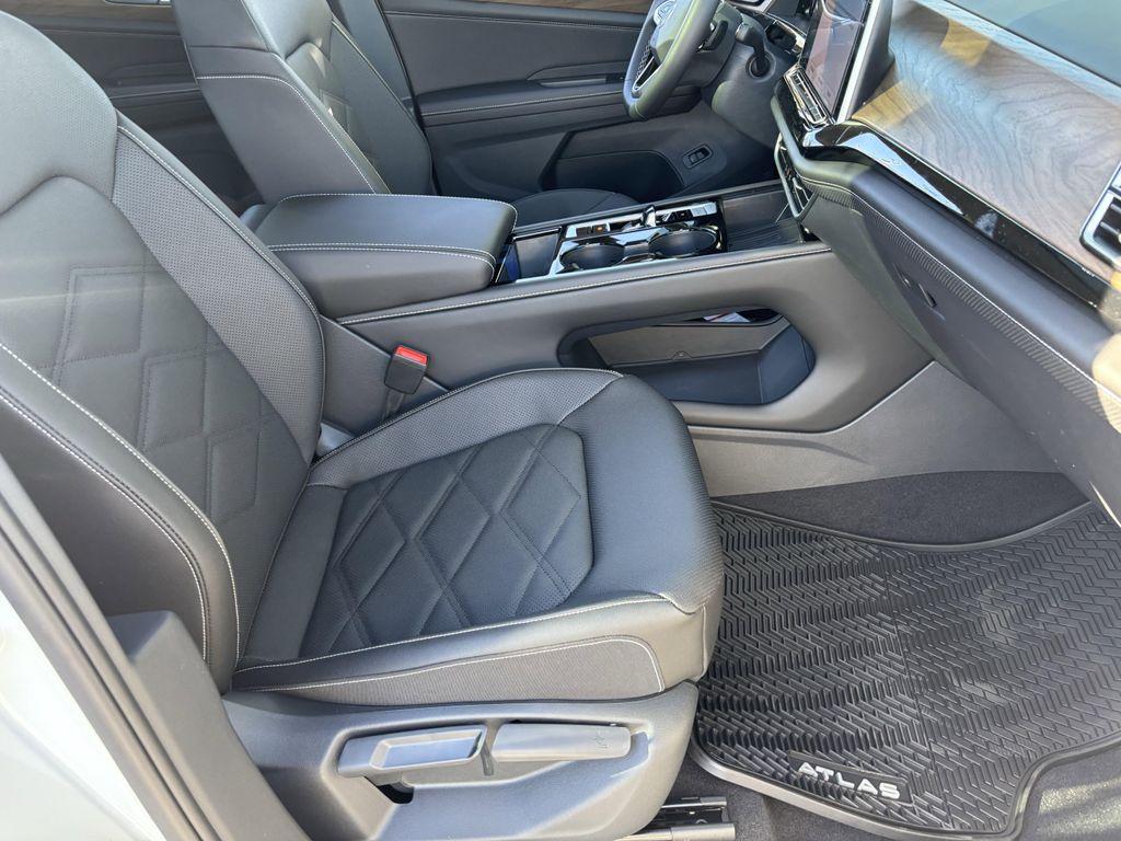 new 2026 Volkswagen Atlas car, priced at $44,527