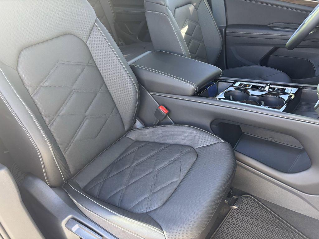 new 2026 Volkswagen Atlas car, priced at $44,527