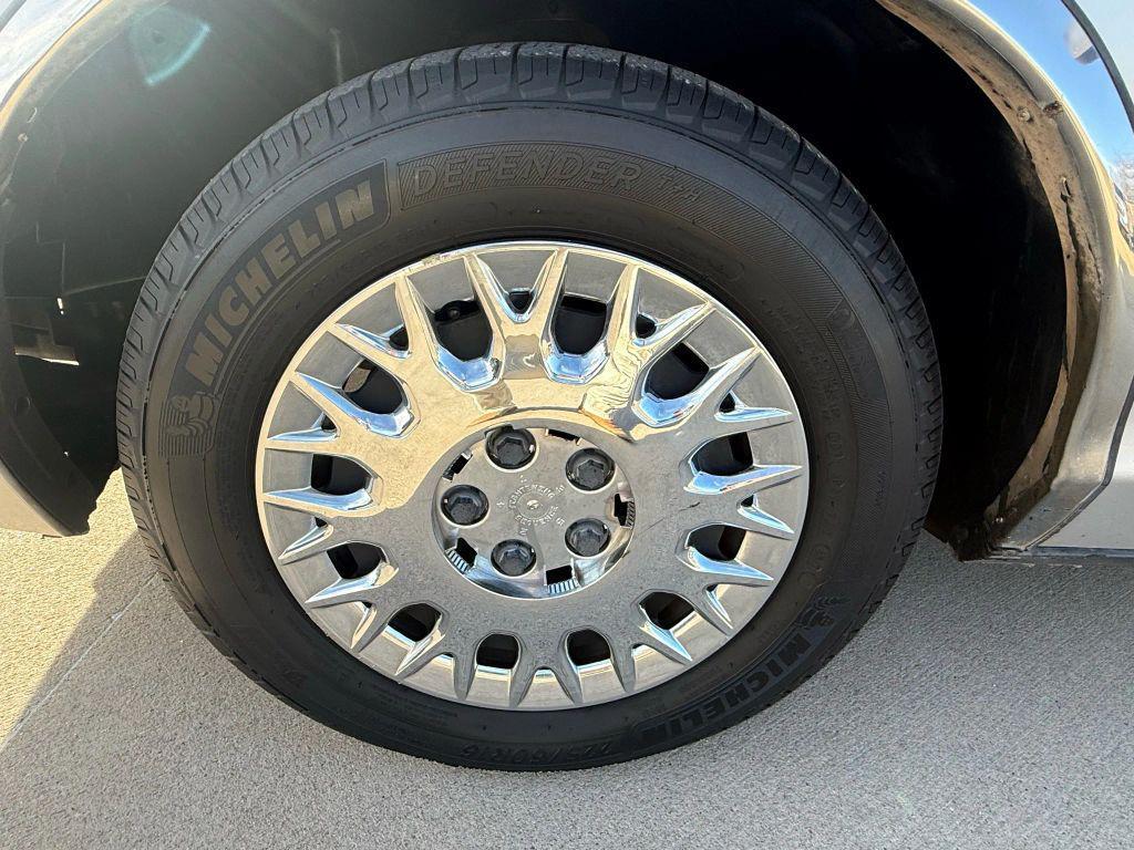 used 2004 Mercury Grand Marquis car, priced at $6,995