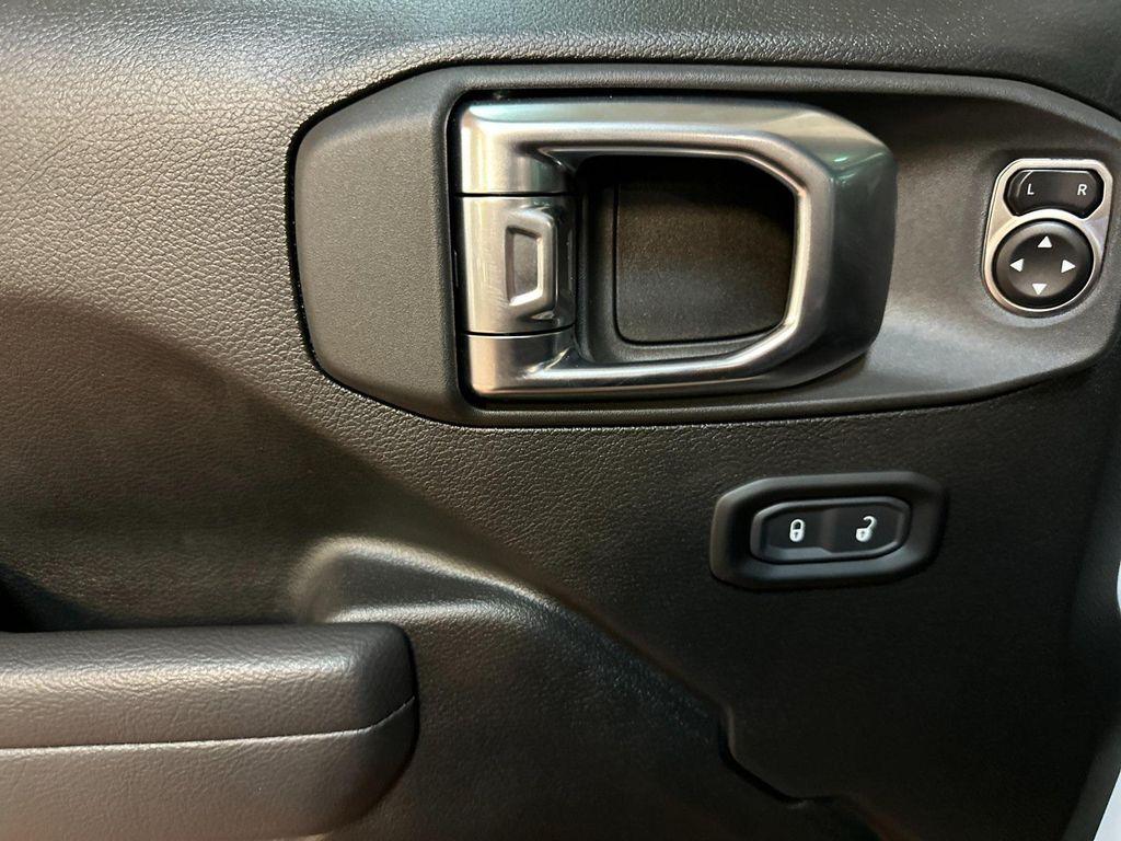 new 2025 Jeep Wrangler car, priced at $47,175