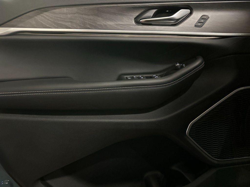 new 2026 Jeep Grand Cherokee car, priced at $44,560