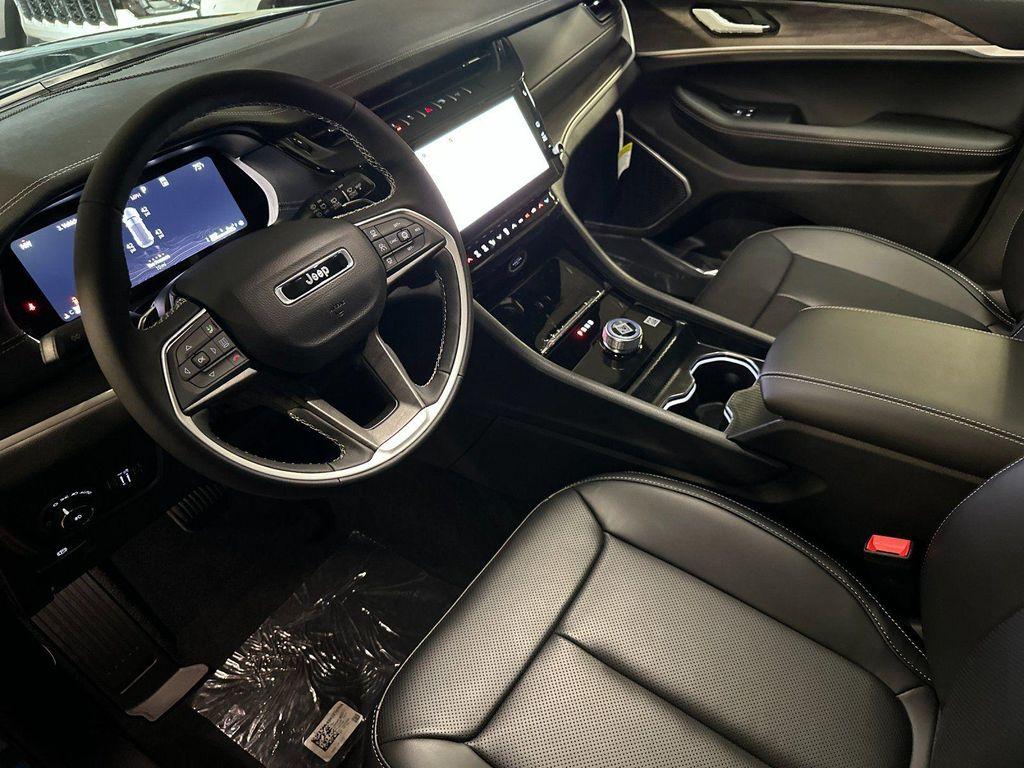 new 2026 Jeep Grand Cherokee car, priced at $44,560