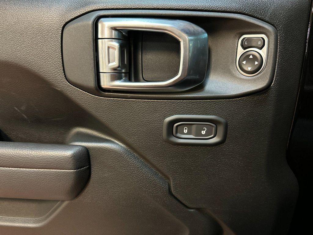 new 2025 Jeep Wrangler car, priced at $54,270