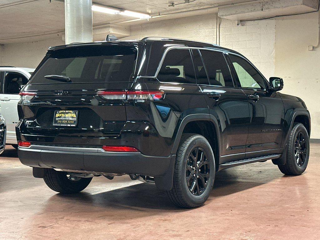 new 2026 Jeep Grand Cherokee car, priced at $46,070