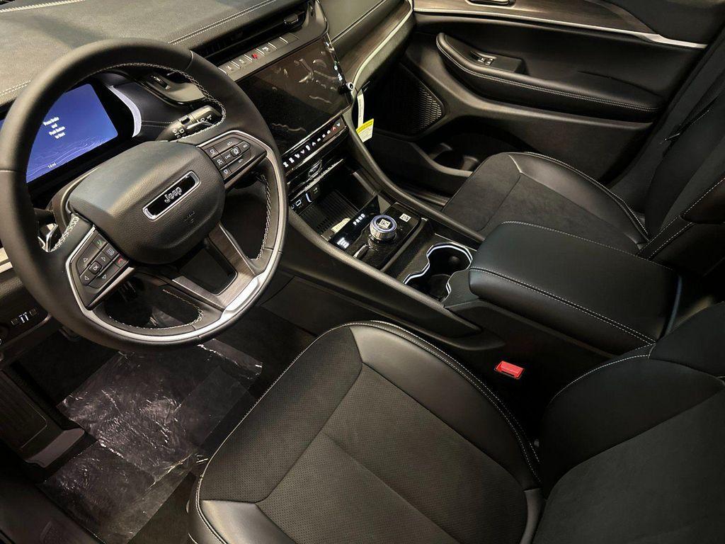 new 2026 Jeep Grand Cherokee car, priced at $46,070