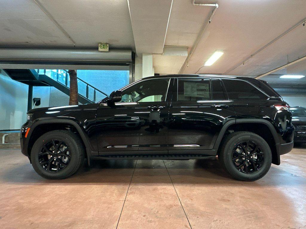 new 2026 Jeep Grand Cherokee car, priced at $46,070