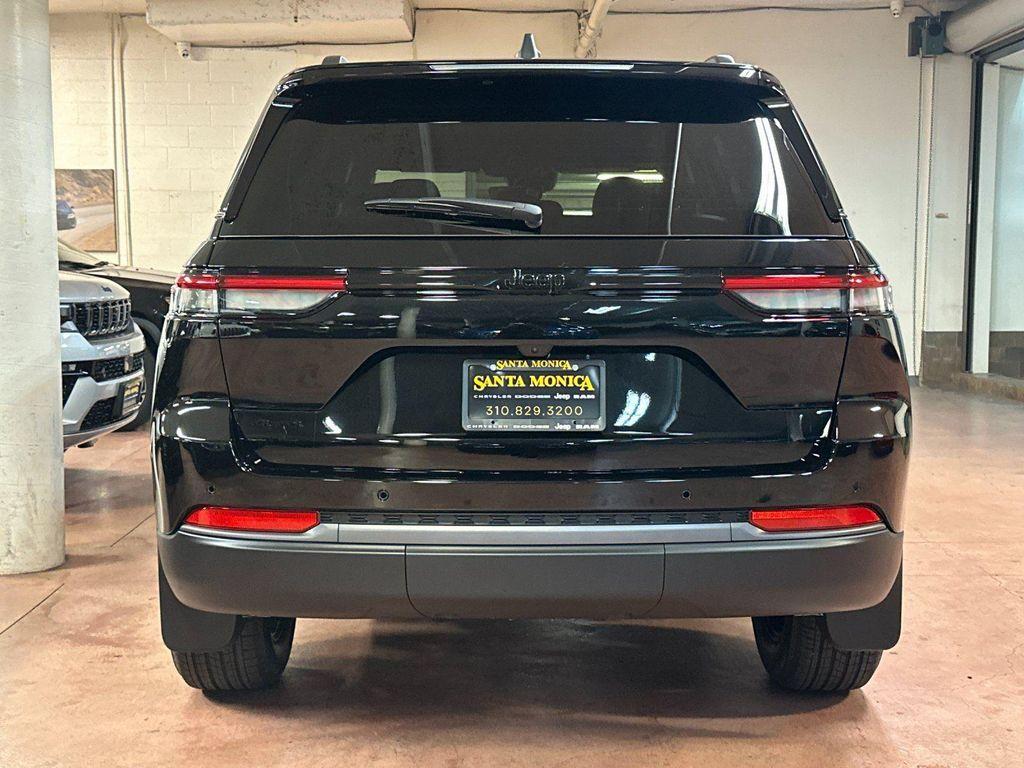 new 2026 Jeep Grand Cherokee car, priced at $46,070