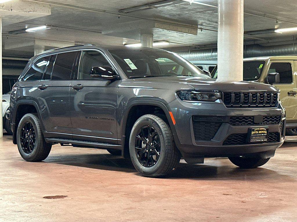 new 2026 Jeep Grand Cherokee car, priced at $45,650