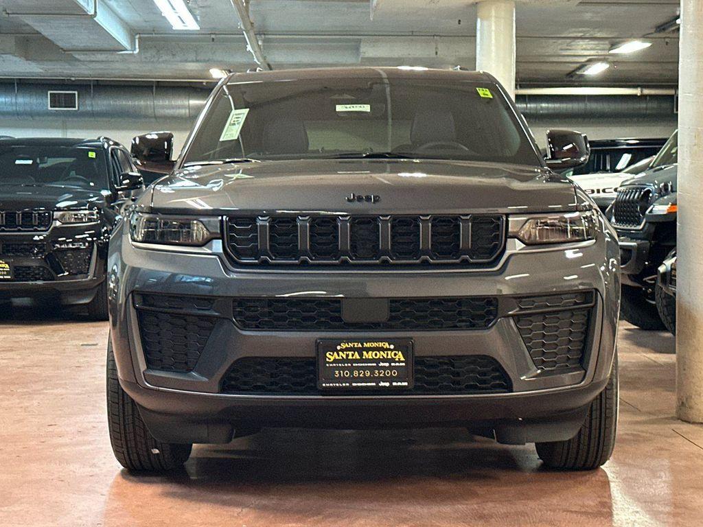 new 2026 Jeep Grand Cherokee car, priced at $45,650