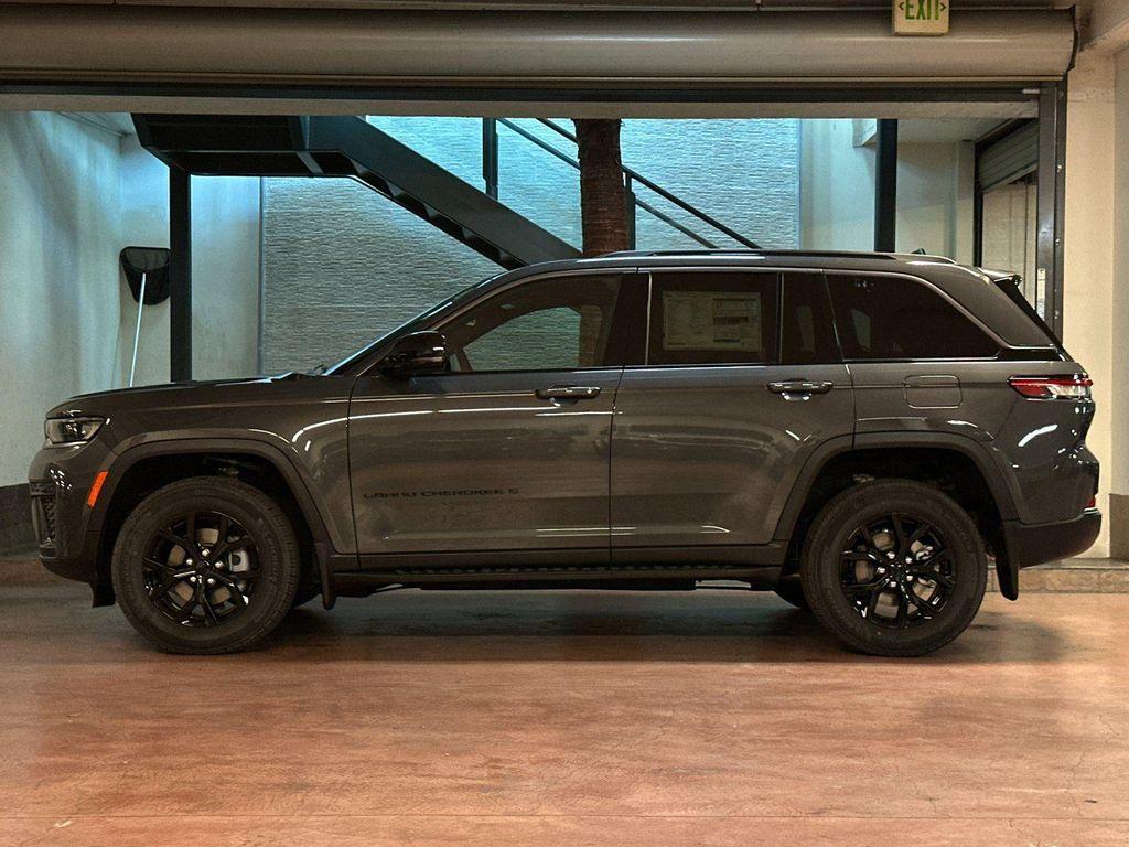 new 2026 Jeep Grand Cherokee car, priced at $45,650