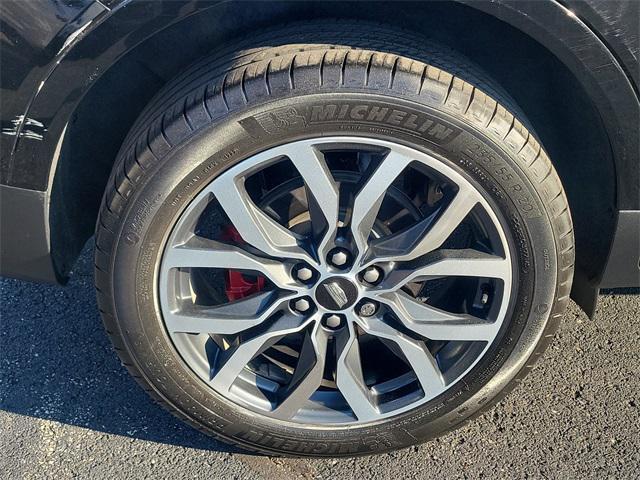 used 2022 Cadillac XT5 car, priced at $35,998