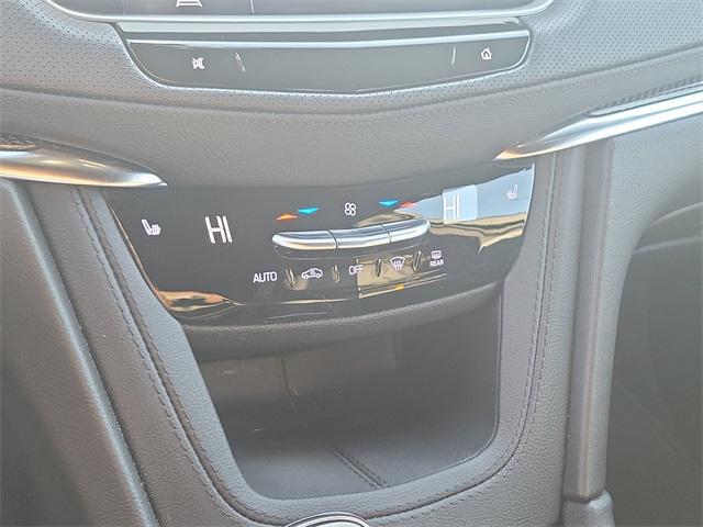 used 2022 Cadillac XT5 car, priced at $35,998