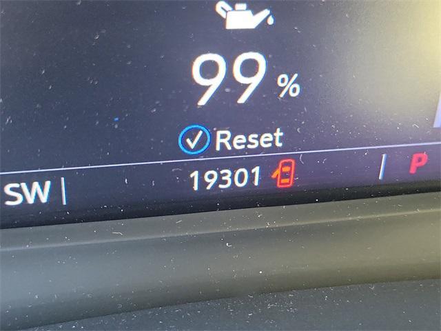 used 2023 Cadillac XT5 car, priced at $34,500