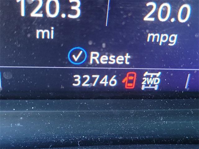 used 2022 Cadillac XT5 car, priced at $27,500