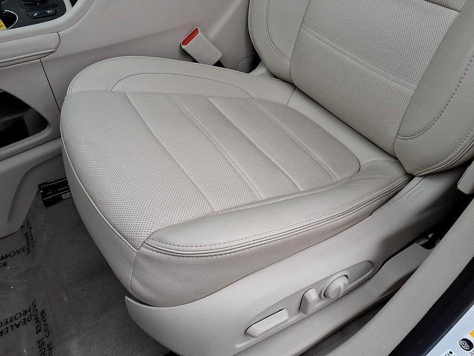 used 2023 GMC Acadia car, priced at $39,386