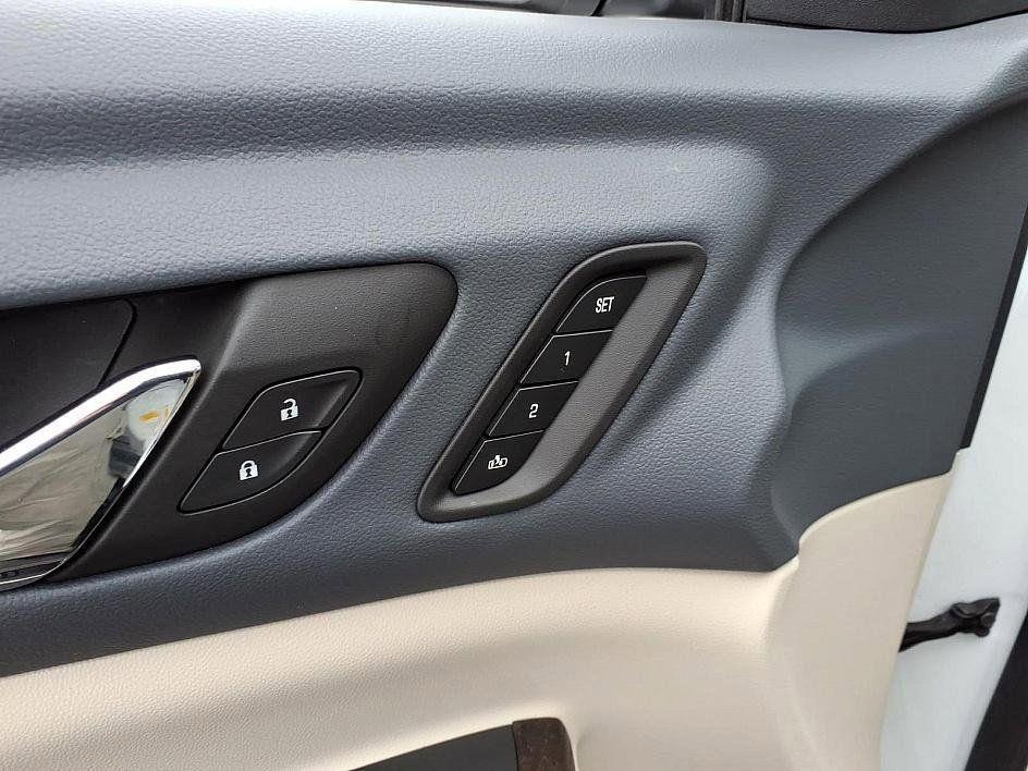 used 2023 GMC Acadia car, priced at $39,386