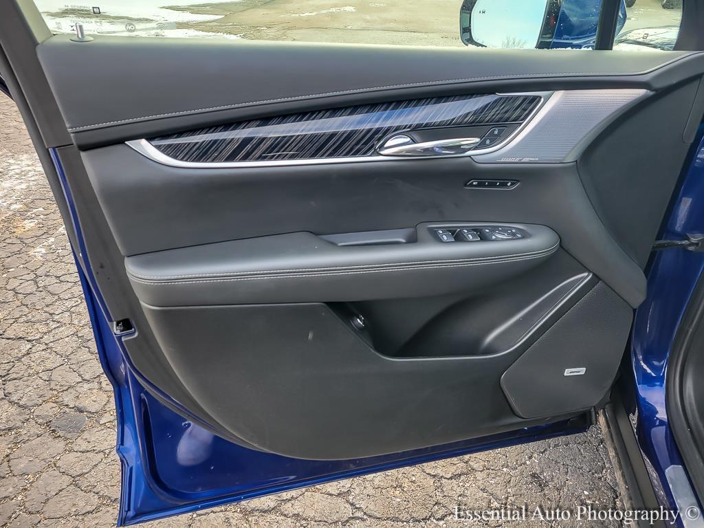 used 2025 Cadillac XT6 car, priced at $39,997