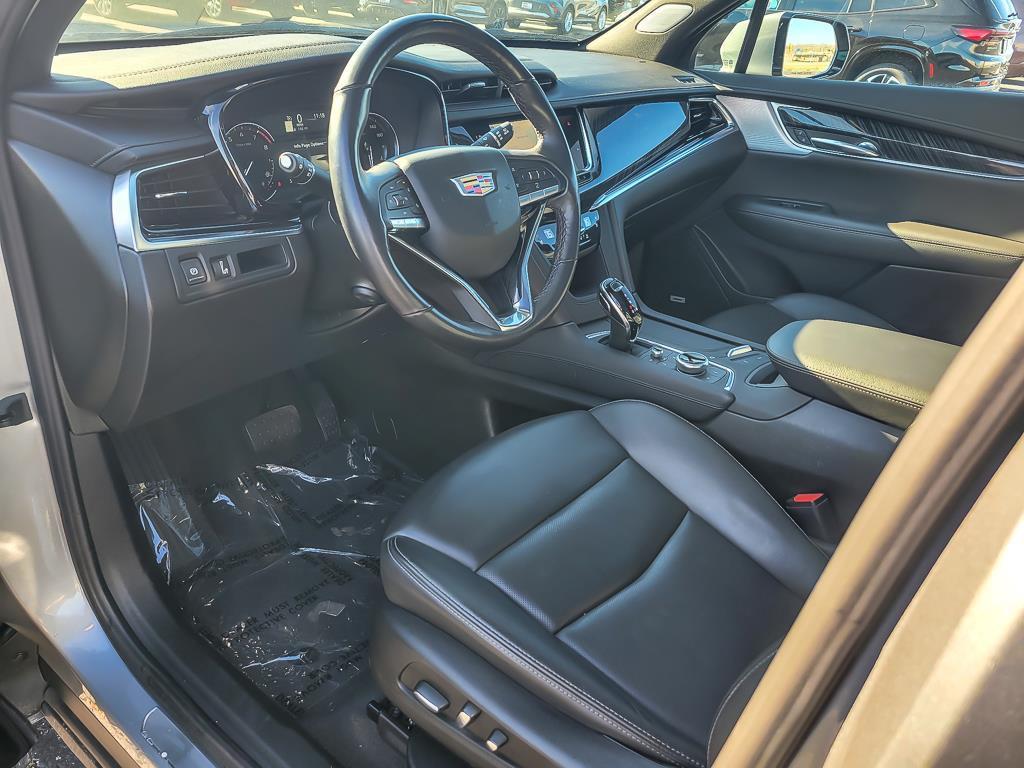 used 2025 Cadillac XT6 car, priced at $41,377