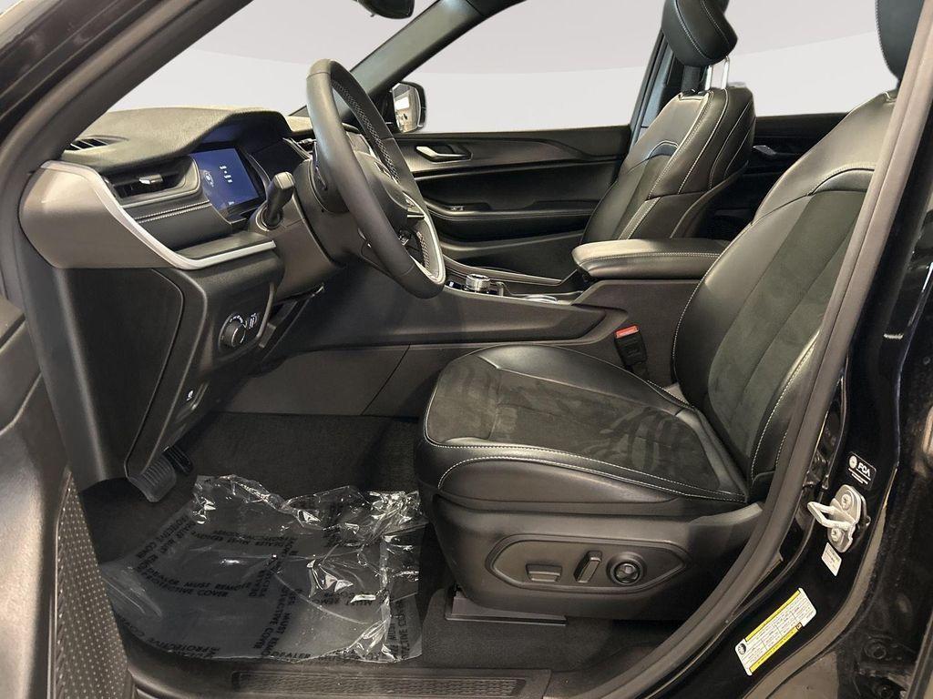used 2025 Jeep Grand Cherokee car, priced at $35,000