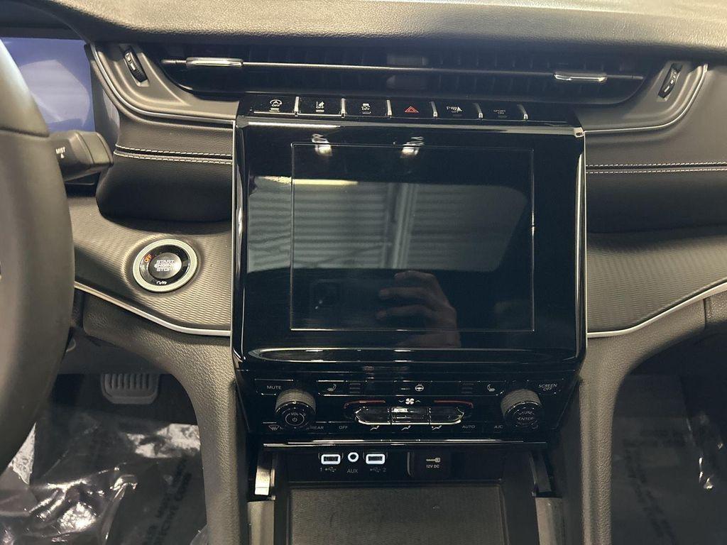 used 2025 Jeep Grand Cherokee car, priced at $35,000
