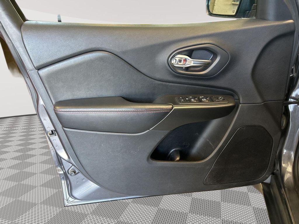 used 2019 Jeep Cherokee car, priced at $18,900