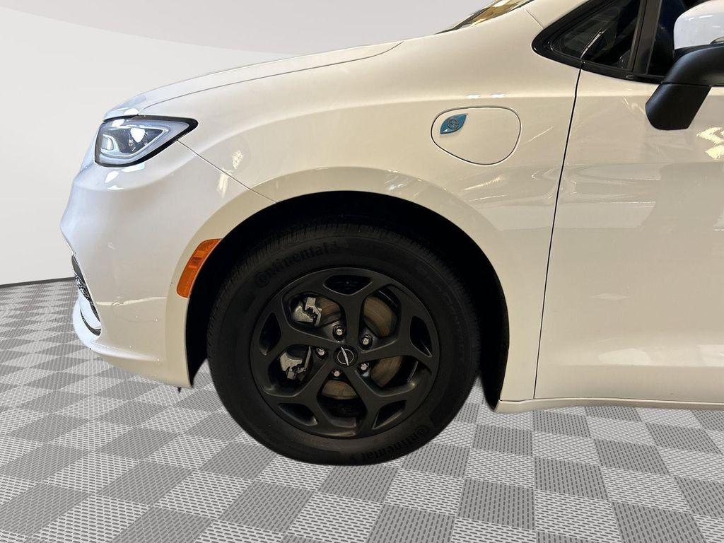 used 2023 Chrysler Pacifica Hybrid car, priced at $28,900