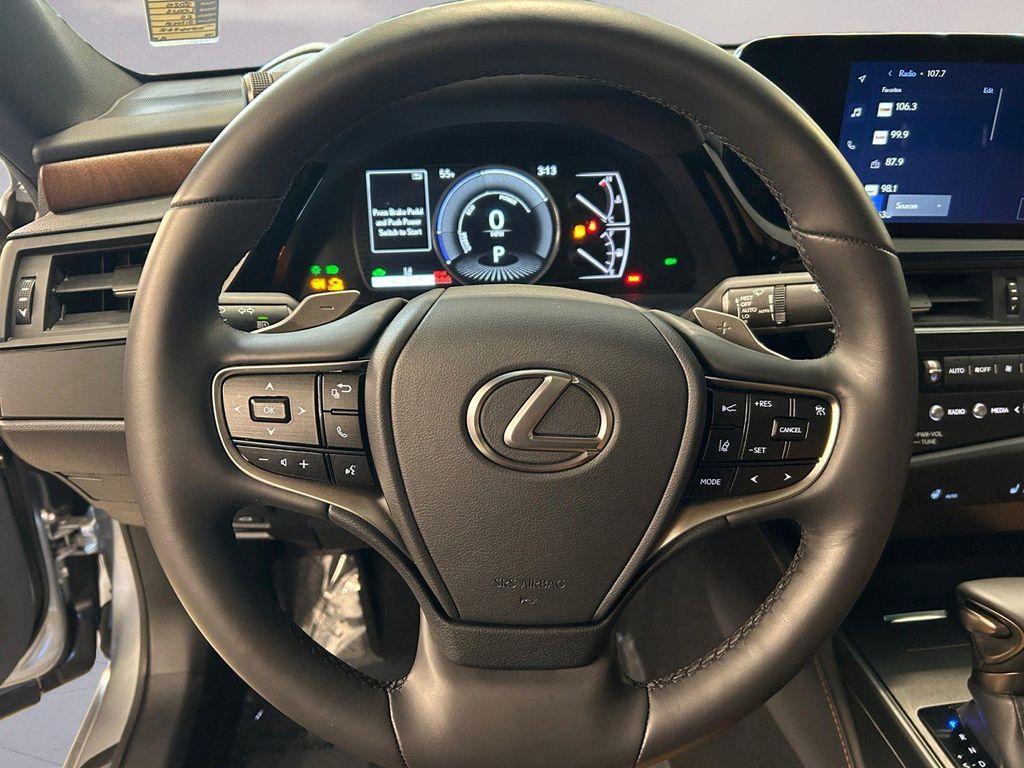 used 2025 Lexus ES 300h car, priced at $42,000