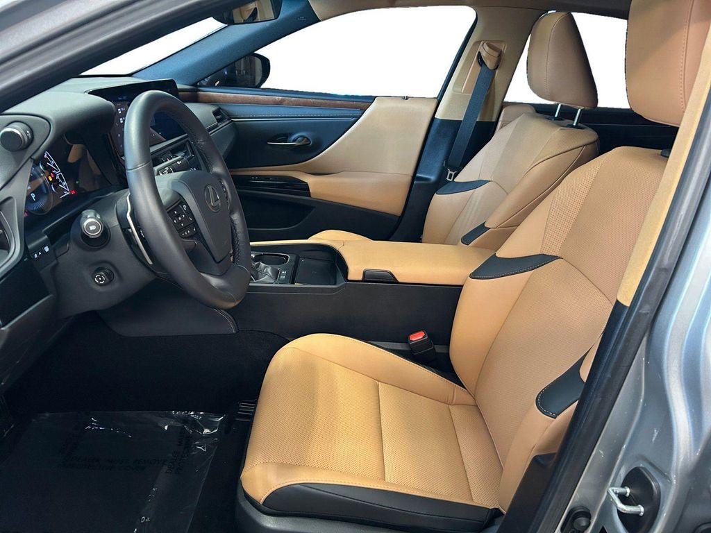 used 2025 Lexus ES 300h car, priced at $42,000