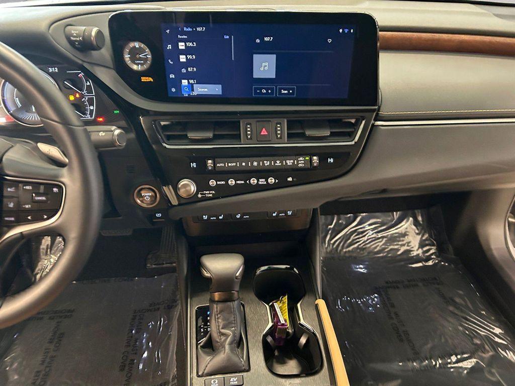 used 2025 Lexus ES 300h car, priced at $42,000