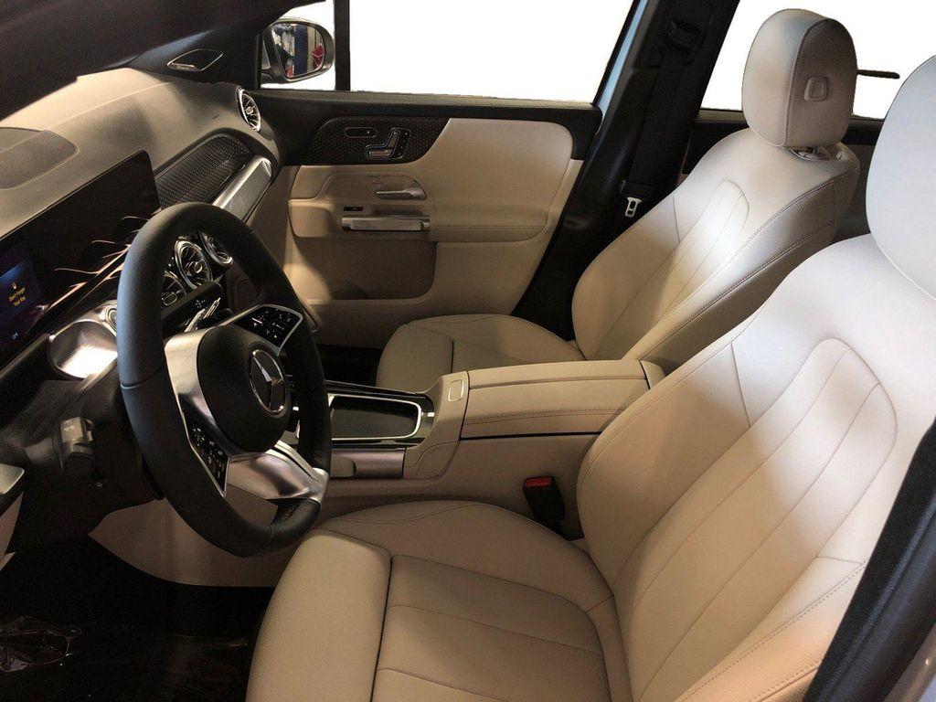 new 2025 Mercedes-Benz GLB 250 car, priced at $54,945