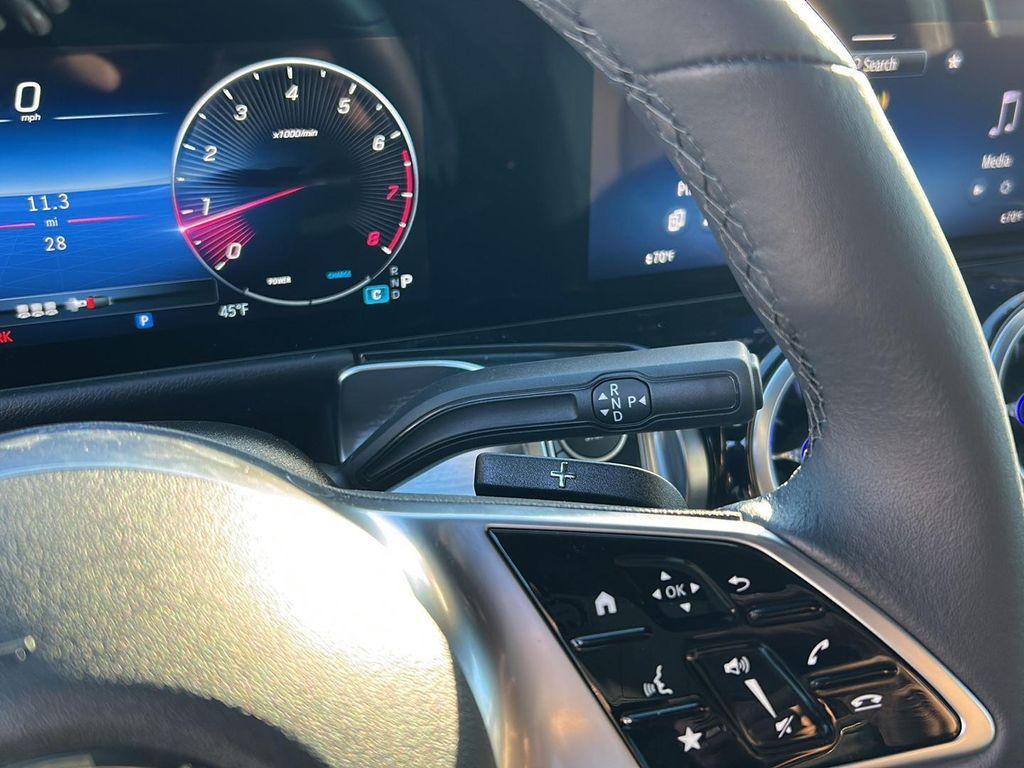 new 2025 Mercedes-Benz GLB 250 car