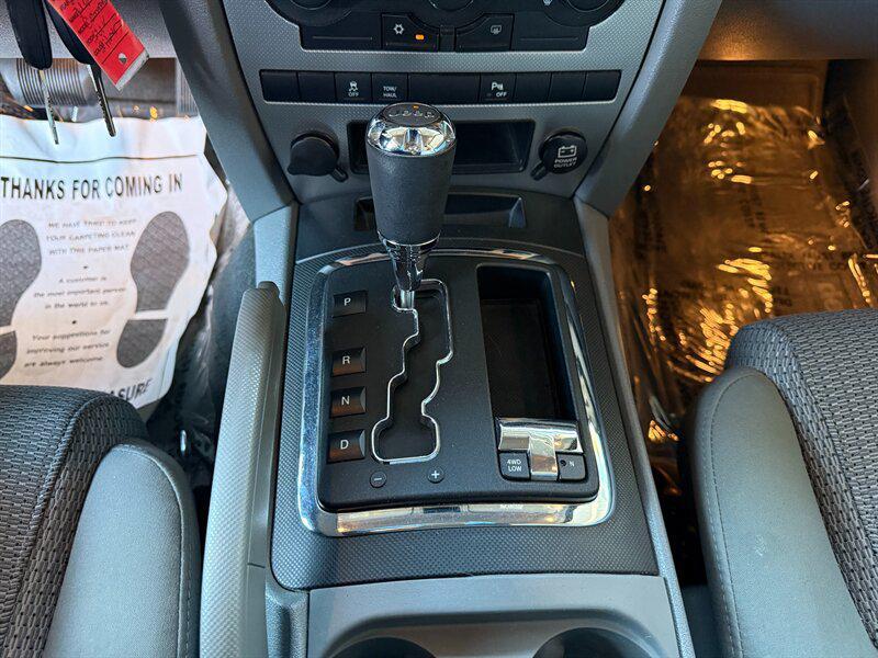 used 2007 Jeep Commander car, priced at $5,995