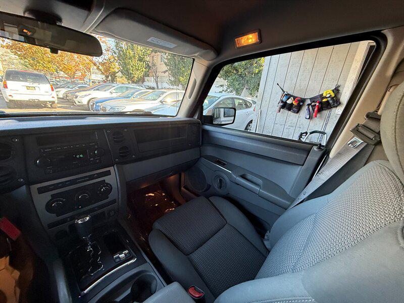 used 2007 Jeep Commander car, priced at $5,995