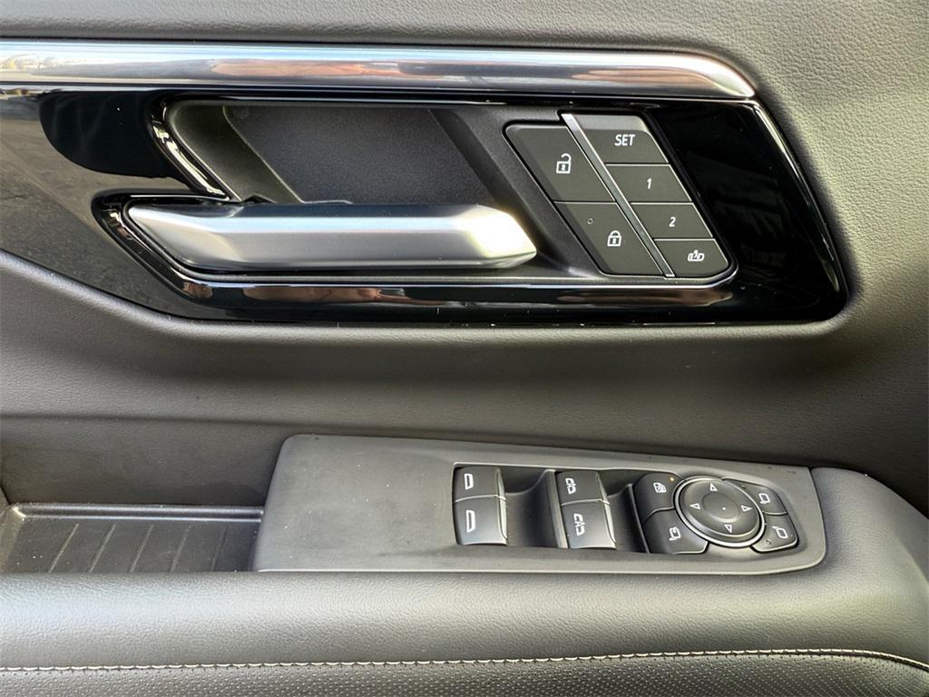 new 2025 Chevrolet Suburban car, priced at $70,620