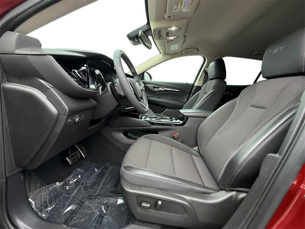 used 2022 Buick Envision car, priced at $20,000