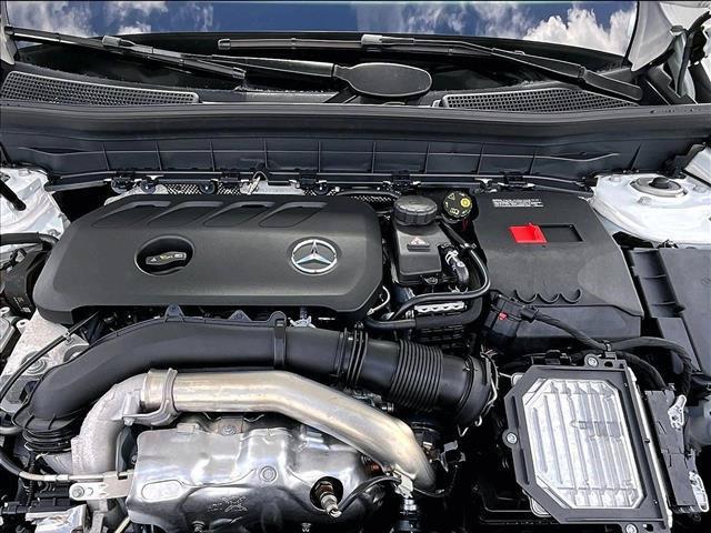 Mercedes-Benz GLB view 13