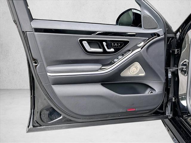 Mercedes-Benz S-Class view 18