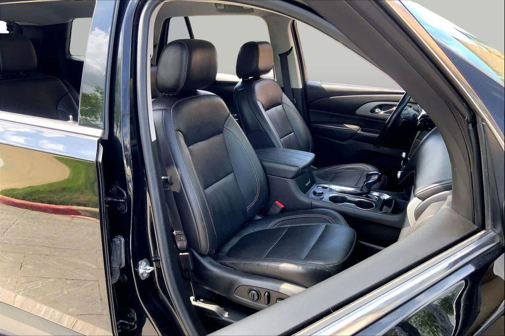 used 2021 Chevrolet Traverse car, priced at $18,715