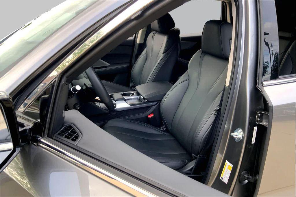 used 2024 Acura MDX car, priced at $38,015