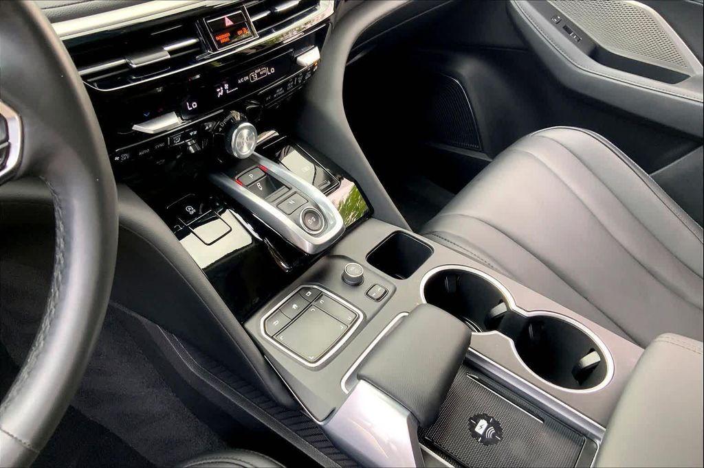 used 2024 Acura MDX car, priced at $38,015