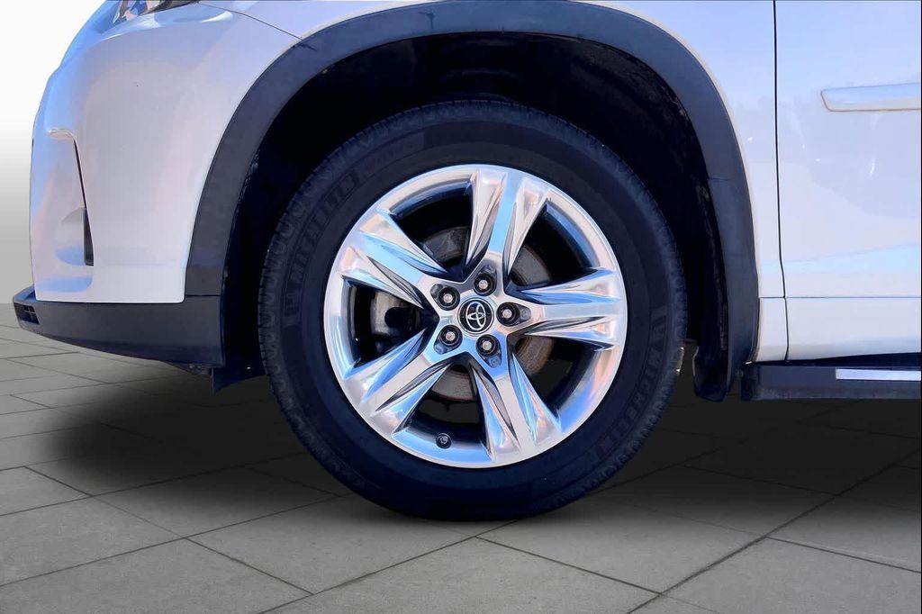 used 2019 Toyota Highlander car, priced at $21,815