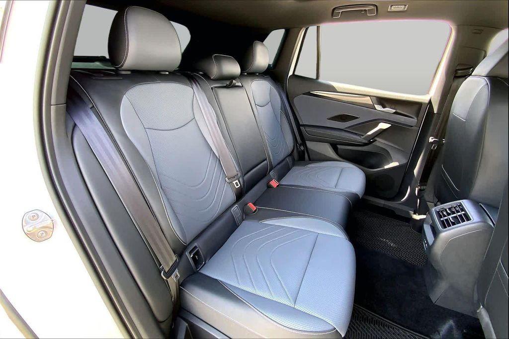 used 2025 Volkswagen Tiguan car, priced at $35,215