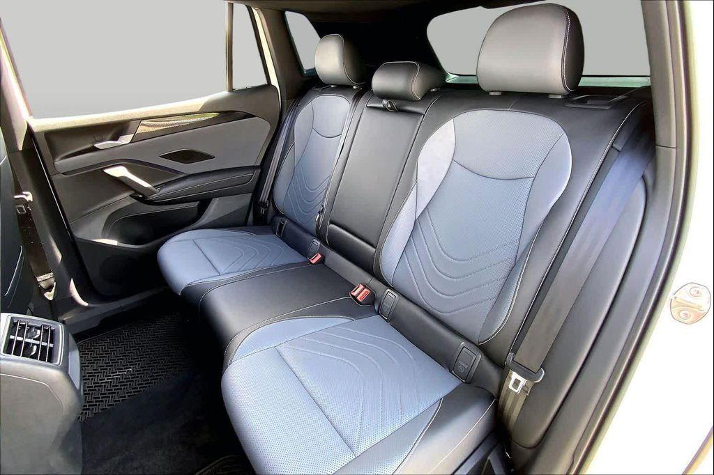 used 2025 Volkswagen Tiguan car, priced at $35,215
