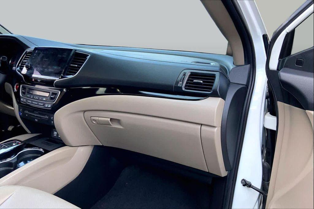 used 2021 Honda Pilot car, priced at $20,215