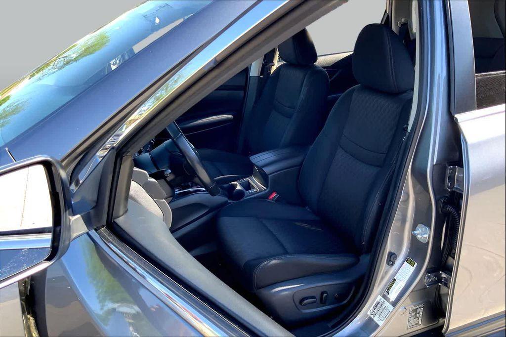 used 2018 Nissan Rogue car, priced at $15,215