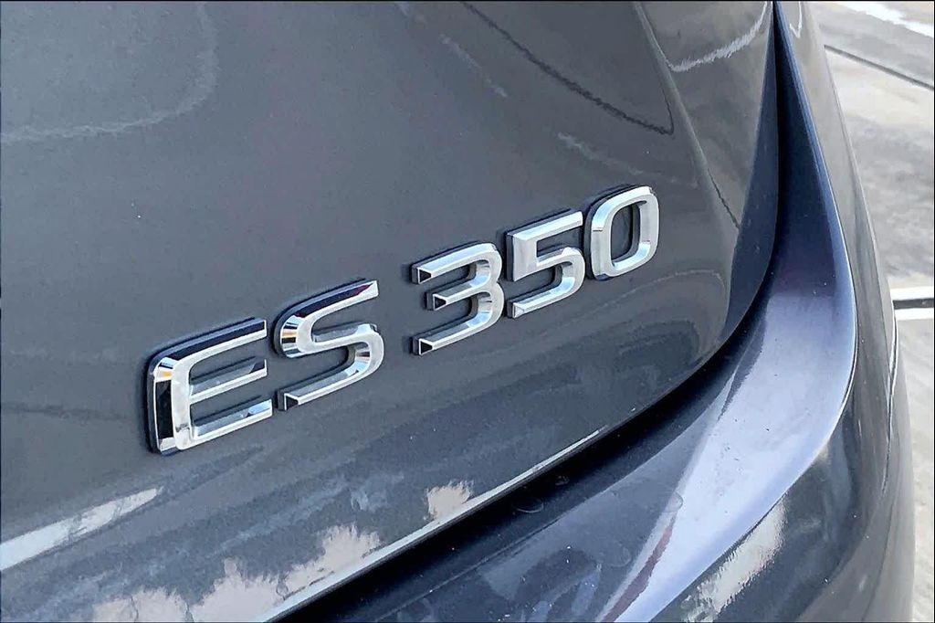 Lexus ES view 10