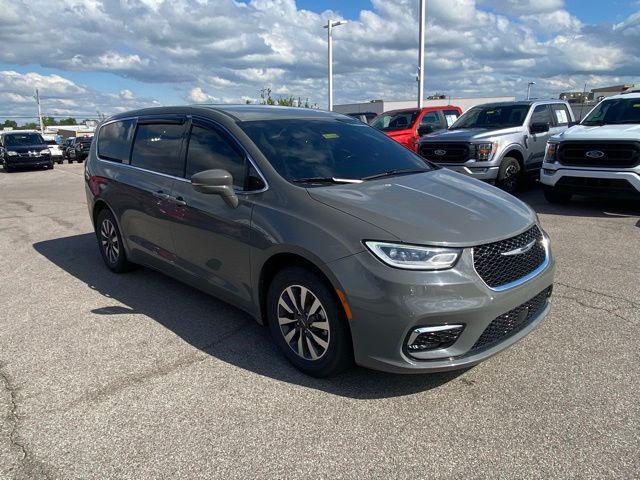 used 2022 Chrysler Pacifica Hybrid car, priced at $21,247